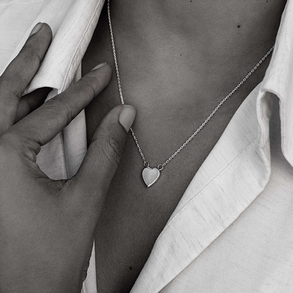 Small Pearl Heart Engraved Necklace – Gold