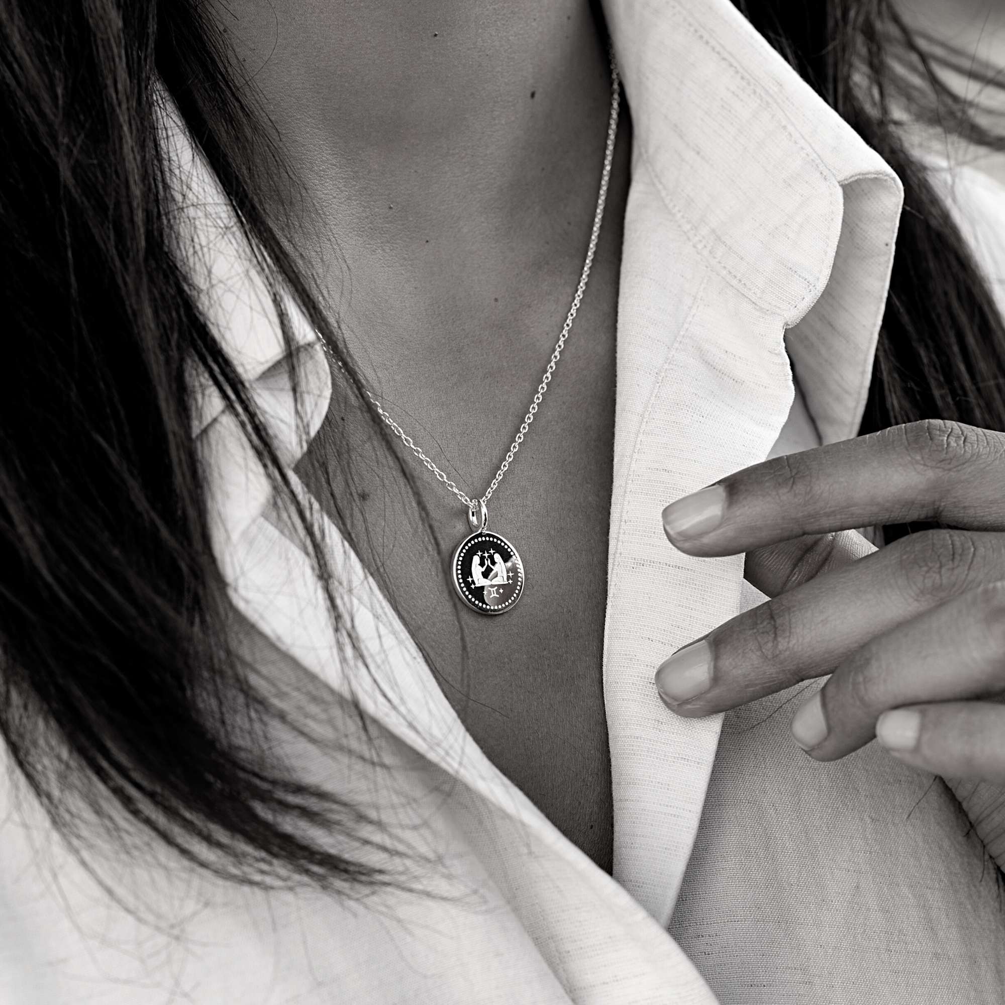Zodiac Icon Necklace – Gold